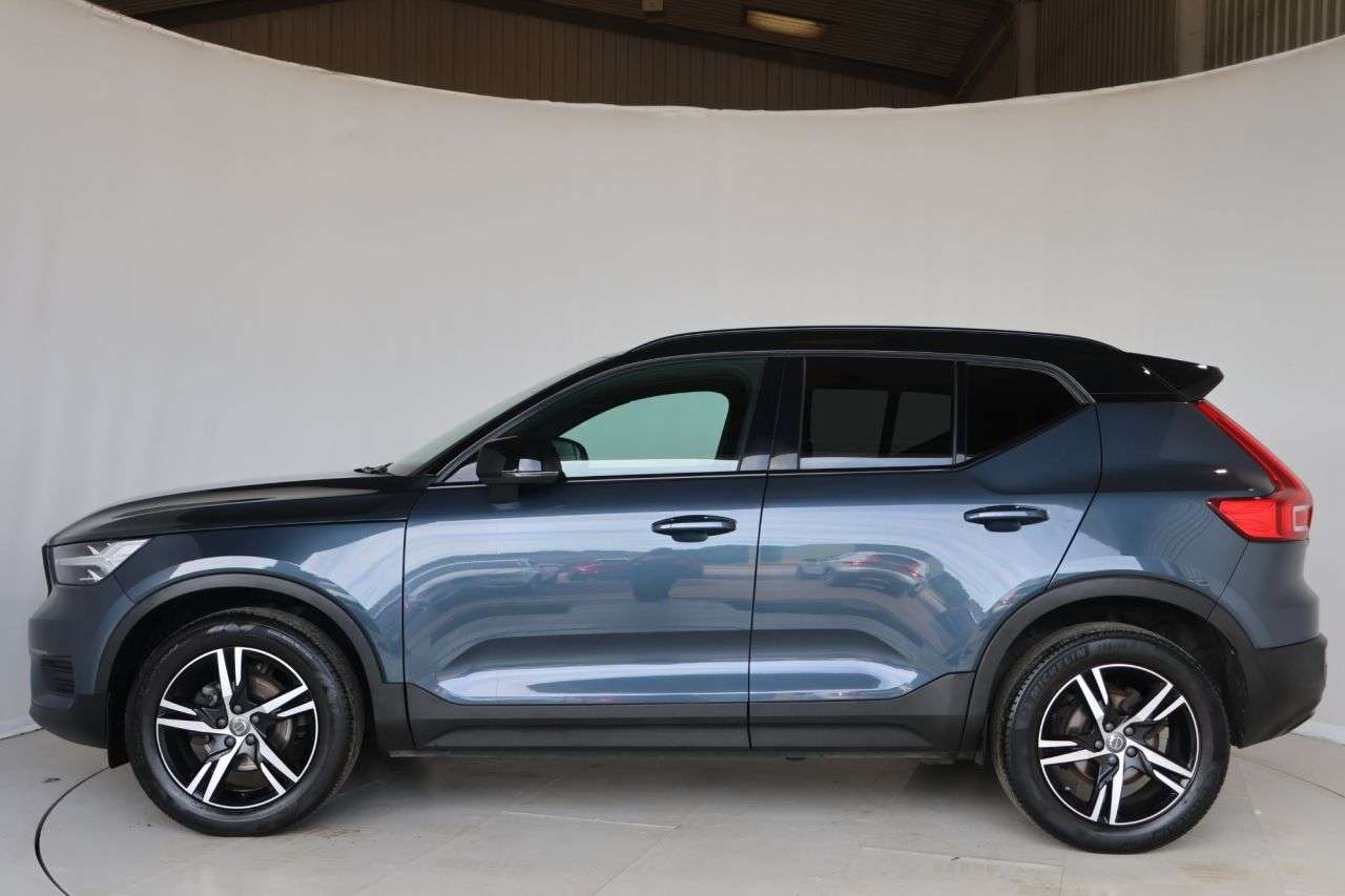 2022 VOLVO XC40 2022 VOLVO XC40