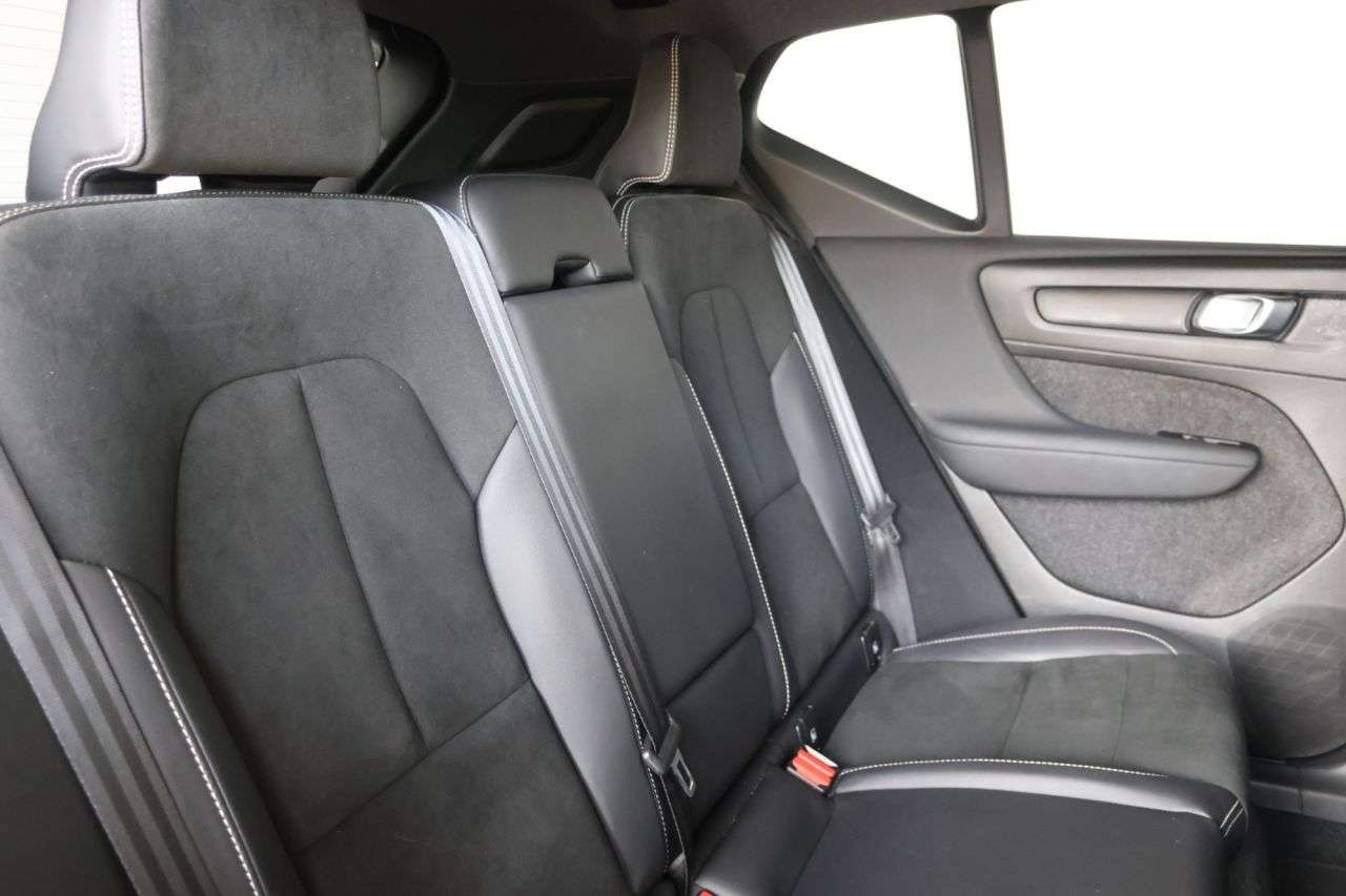 2022 VOLVO XC40 2022 VOLVO XC40