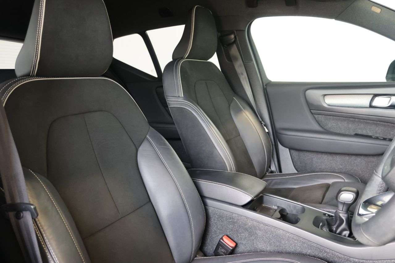 2022 VOLVO XC40 2022 VOLVO XC40
