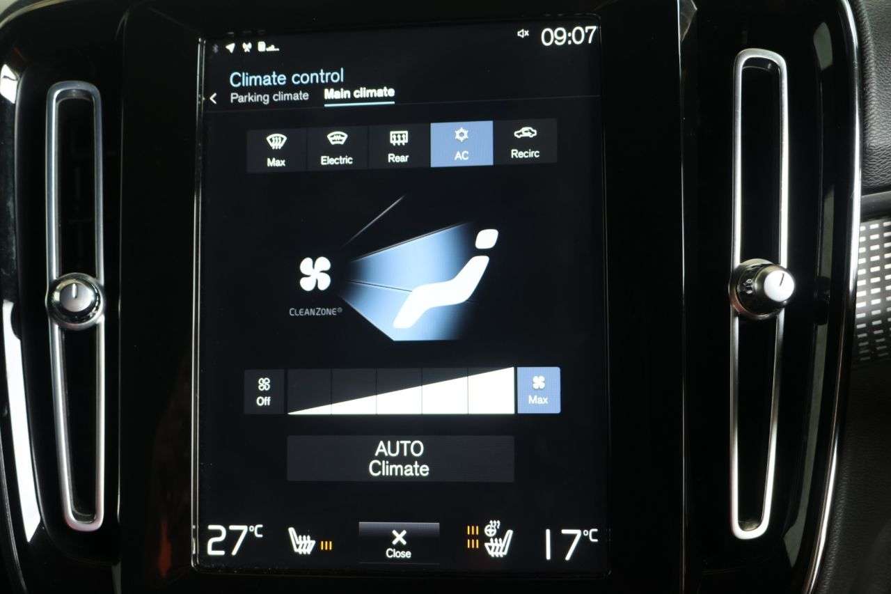 2022 VOLVO XC40 2022 VOLVO XC40