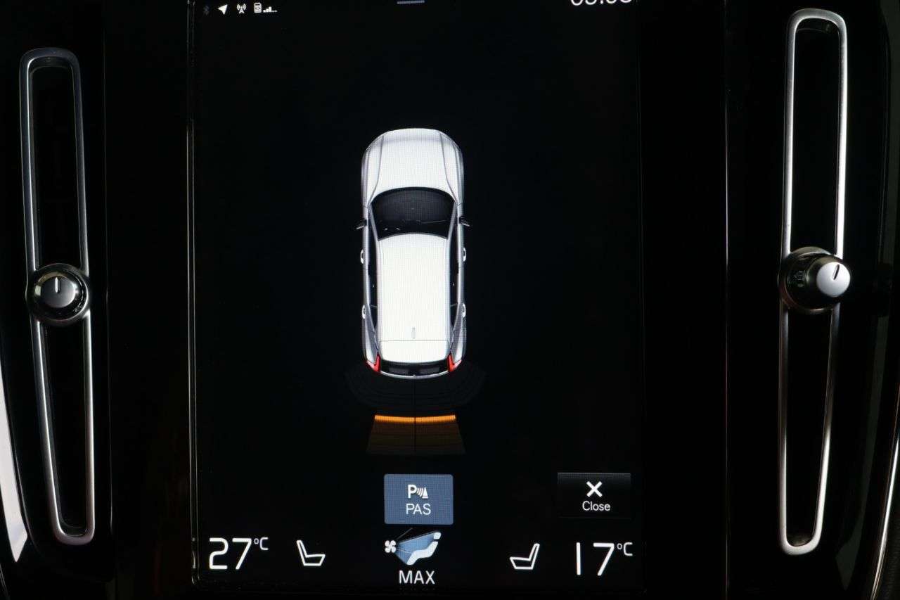 2022 VOLVO XC40 2022 VOLVO XC40
