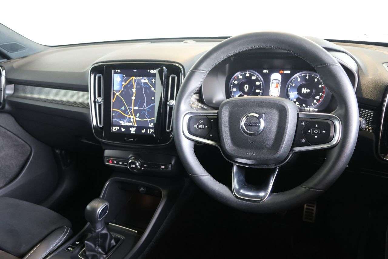 2022 VOLVO XC40 2022 VOLVO XC40