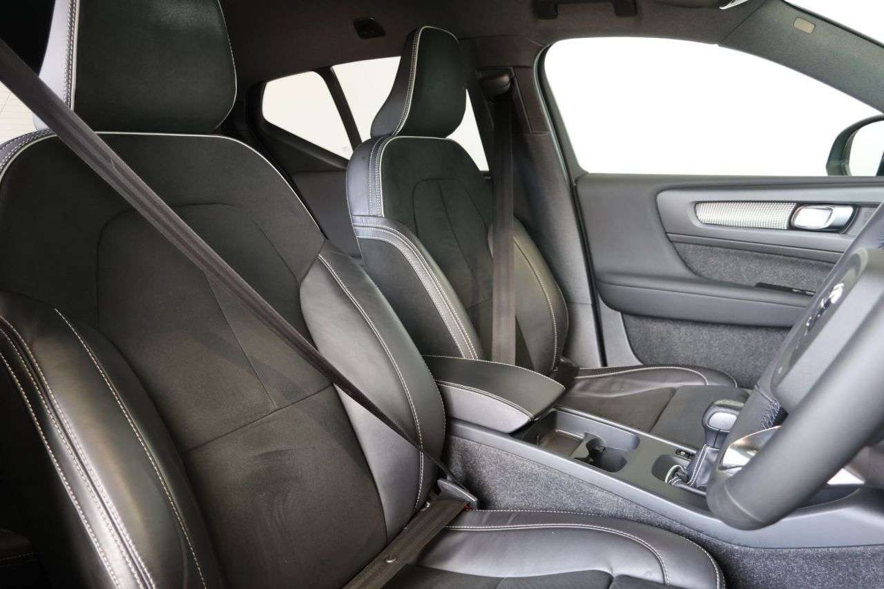 2022 VOLVO XC40 2022 VOLVO XC40