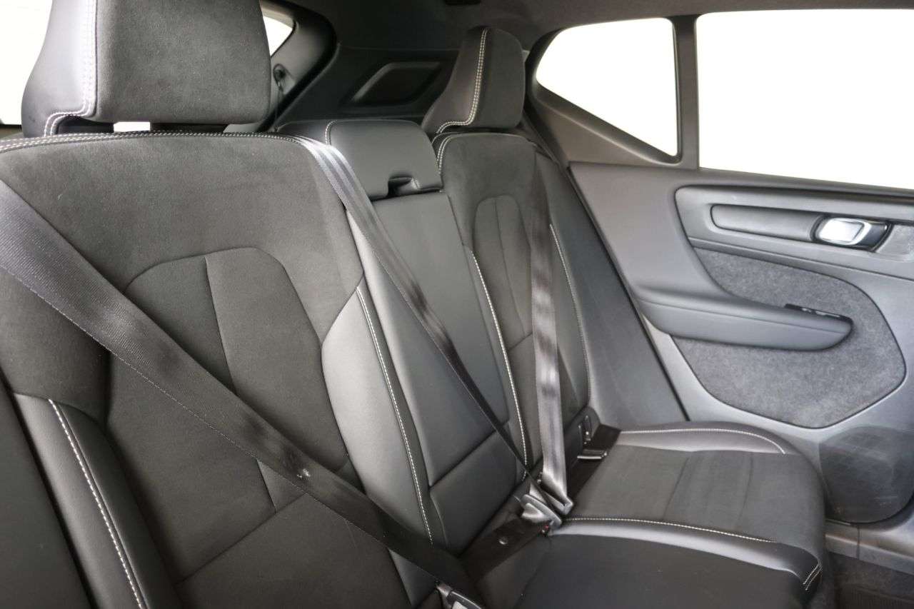 2022 VOLVO XC40 2022 VOLVO XC40