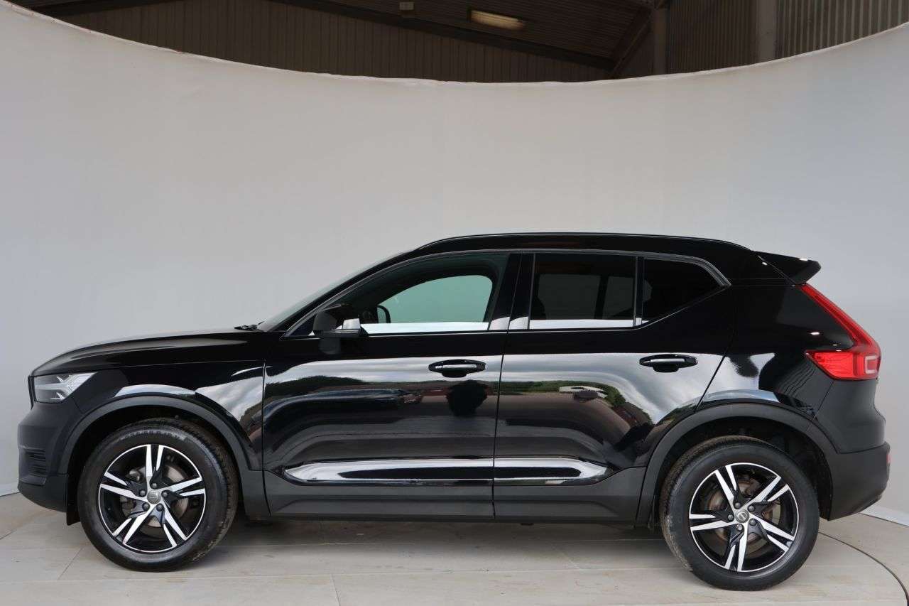 2022 VOLVO XC40 2022 VOLVO XC40