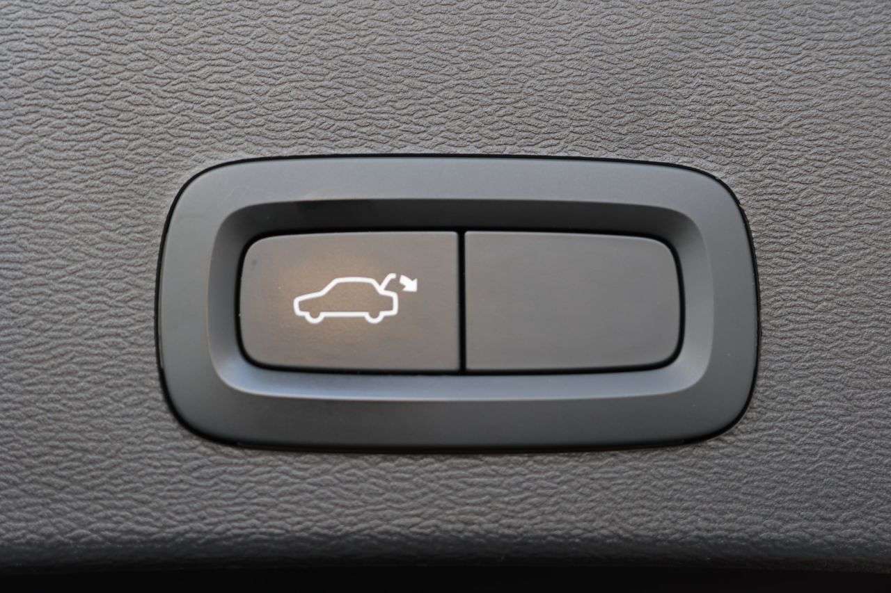 2022 VOLVO XC40 2022 VOLVO XC40
