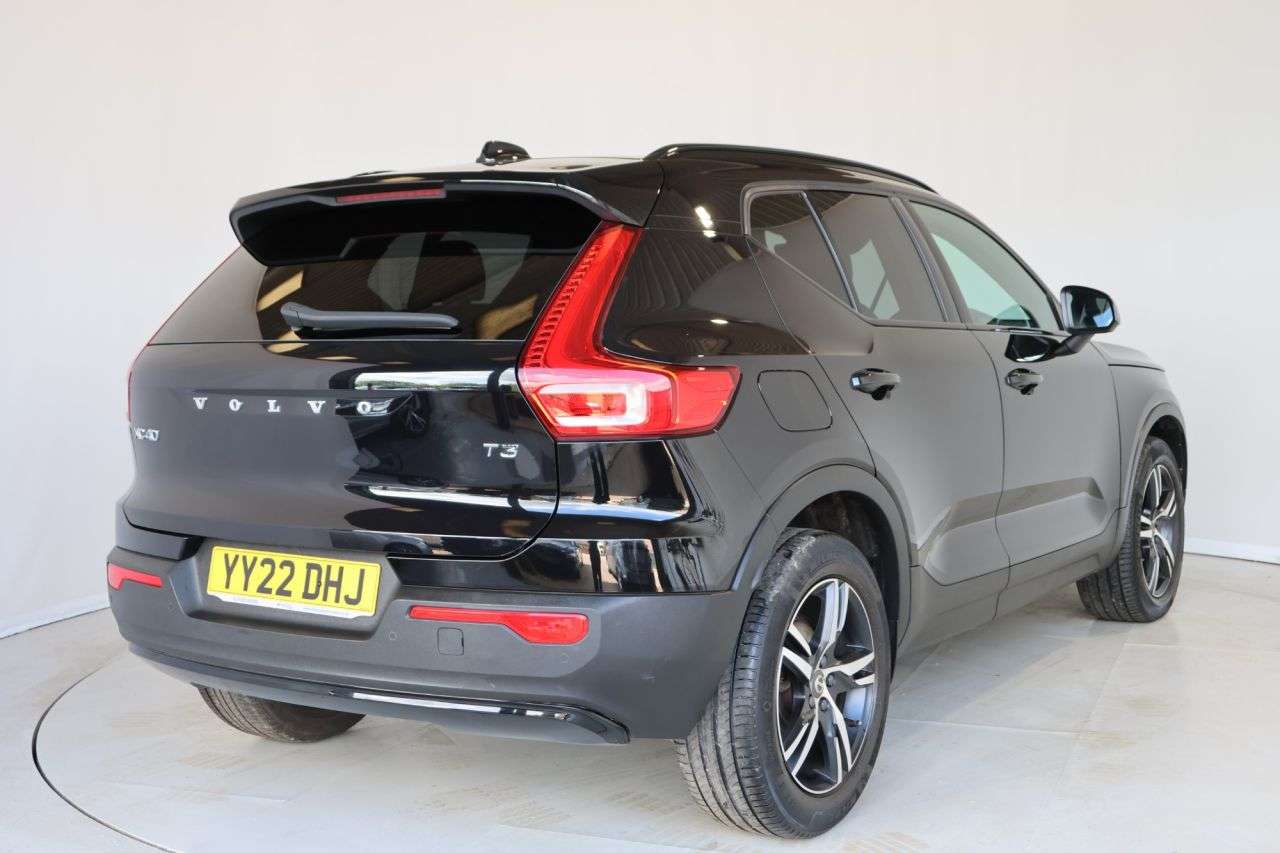 2022 VOLVO XC40 2022 VOLVO XC40