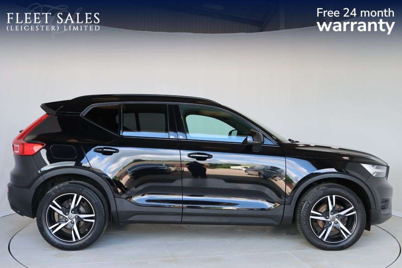 A 2022 VOLVO XC40 1.5 T3 R-Design SUV 5dr Petrol Manual Euro 6 (s/s) (163 ps) FREE 24 MONTH W A 2022 VOLVO XC40 1.5 T3 R-Design SUV 5dr Petrol Manual Euro 6 (s/s) (163 ps) FREE 24 MONTH W