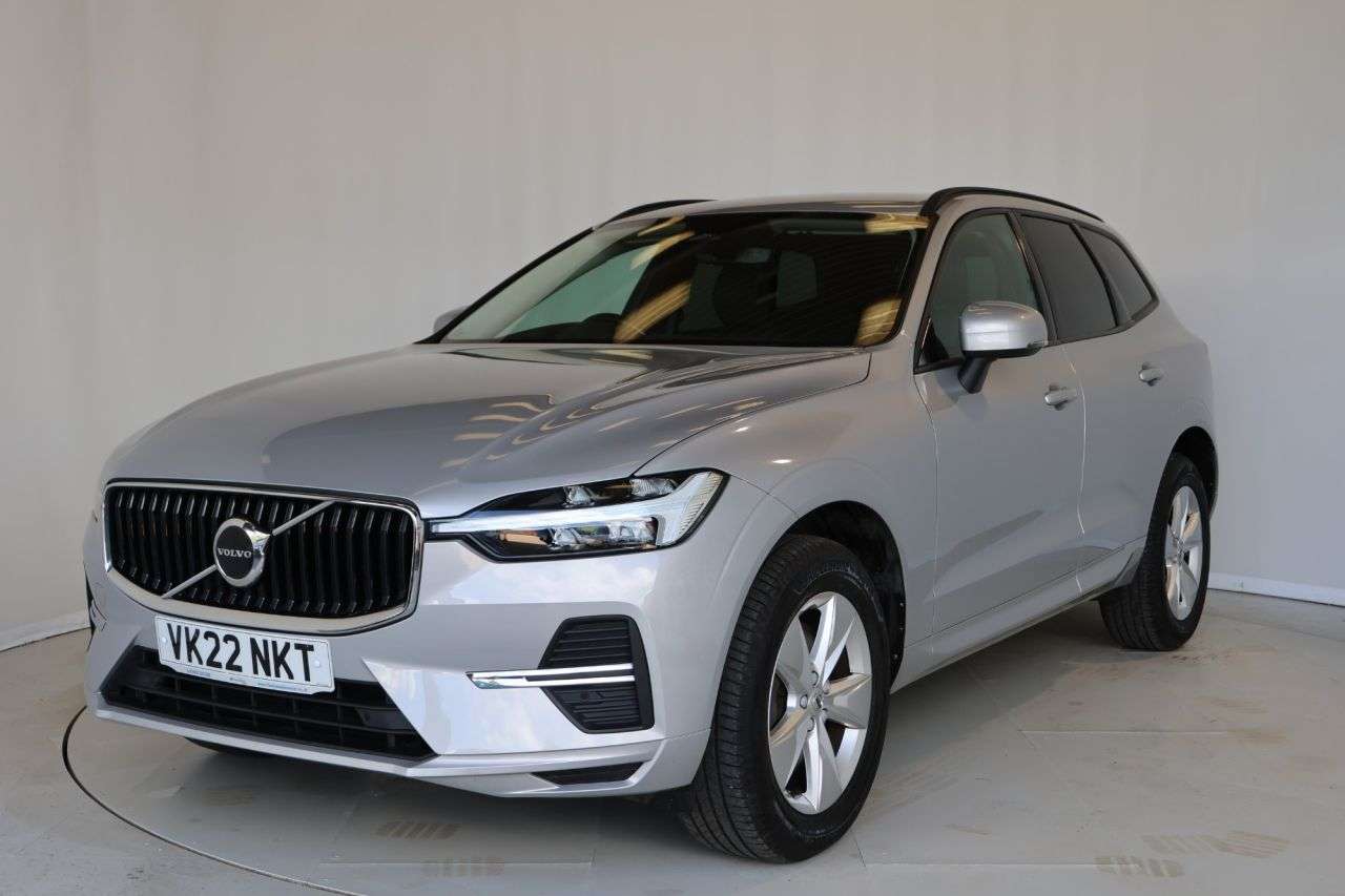 A 2022 VOLVO XC60 2.0 B4 MHEV Momentum SUV 5dr Diesel Hybrid Auto AWD Euro 6 (s/s) (197 ps) H A 2022 VOLVO XC60 2.0 B4 MHEV Momentum SUV 5dr Diesel Hybrid Auto AWD Euro 6 (s/s) (197 ps) H