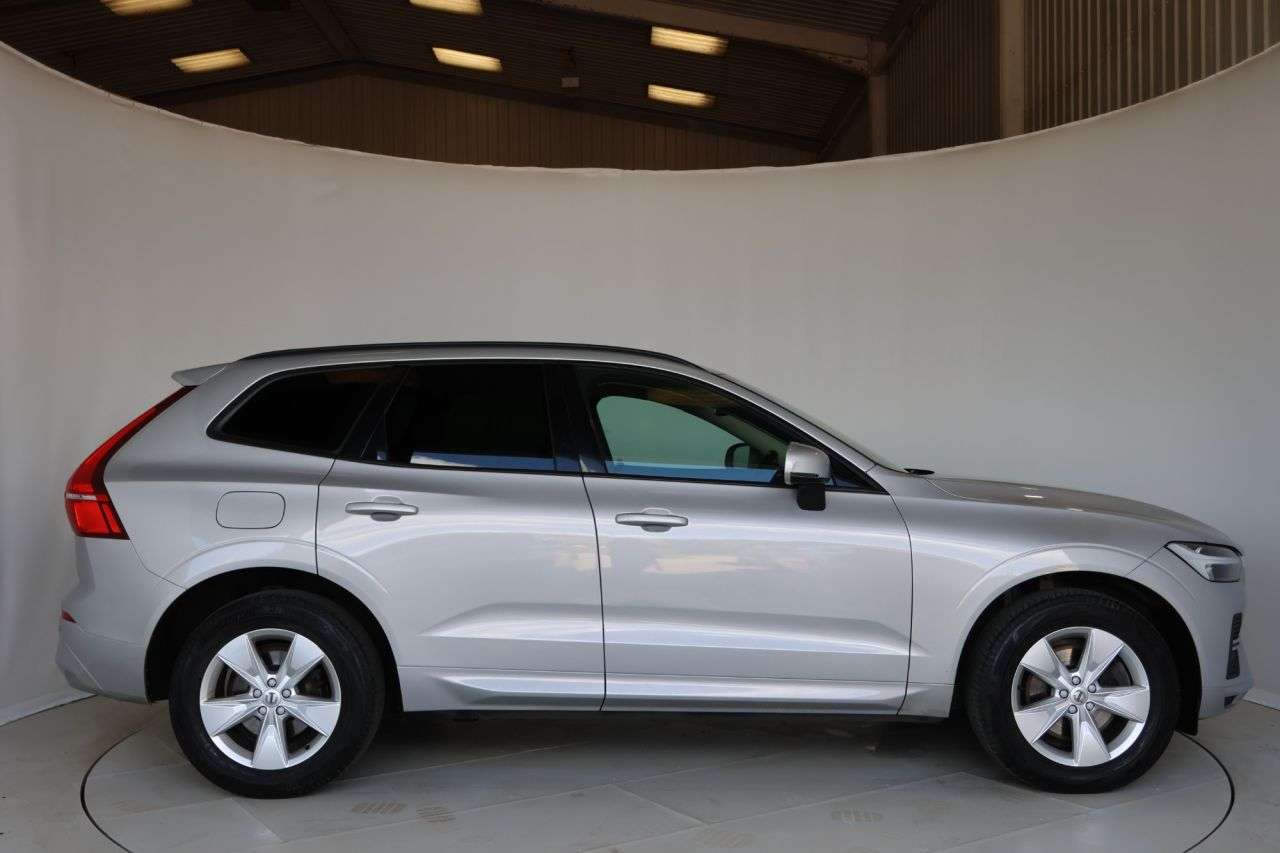 A 2022 VOLVO XC60 2.0 B4 MHEV Momentum SUV 5dr Diesel Hybrid Auto AWD Euro 6 (s/s) (197 ps) H A 2022 VOLVO XC60 2.0 B4 MHEV Momentum SUV 5dr Diesel Hybrid Auto AWD Euro 6 (s/s) (197 ps) H