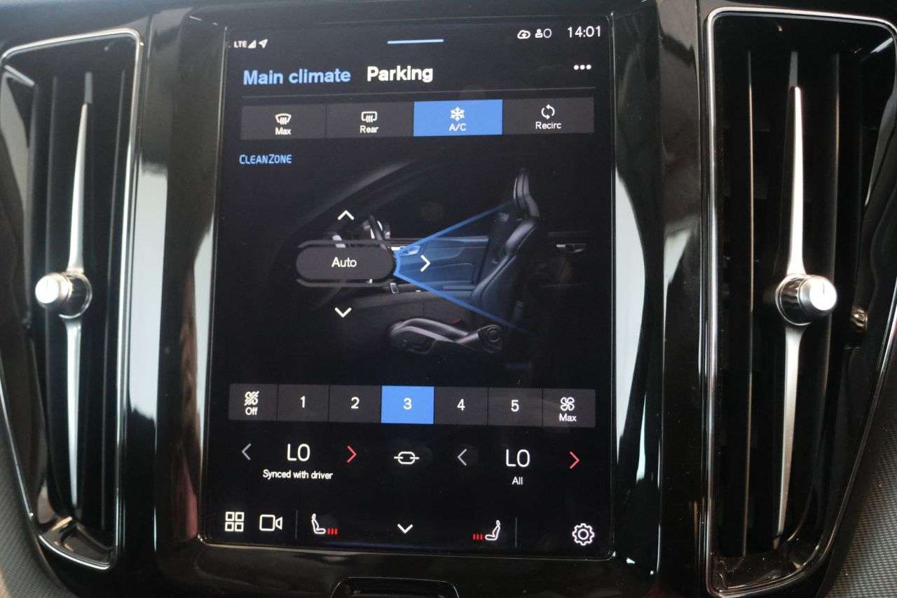 2023 VOLVO XC60 2023 VOLVO XC60