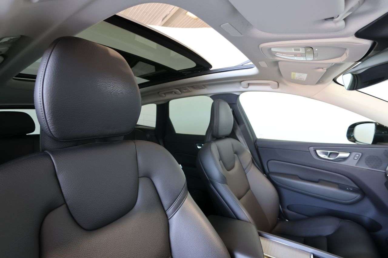 2023 VOLVO XC60 2023 VOLVO XC60