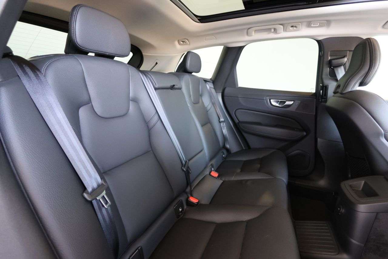 2023 VOLVO XC60 2023 VOLVO XC60