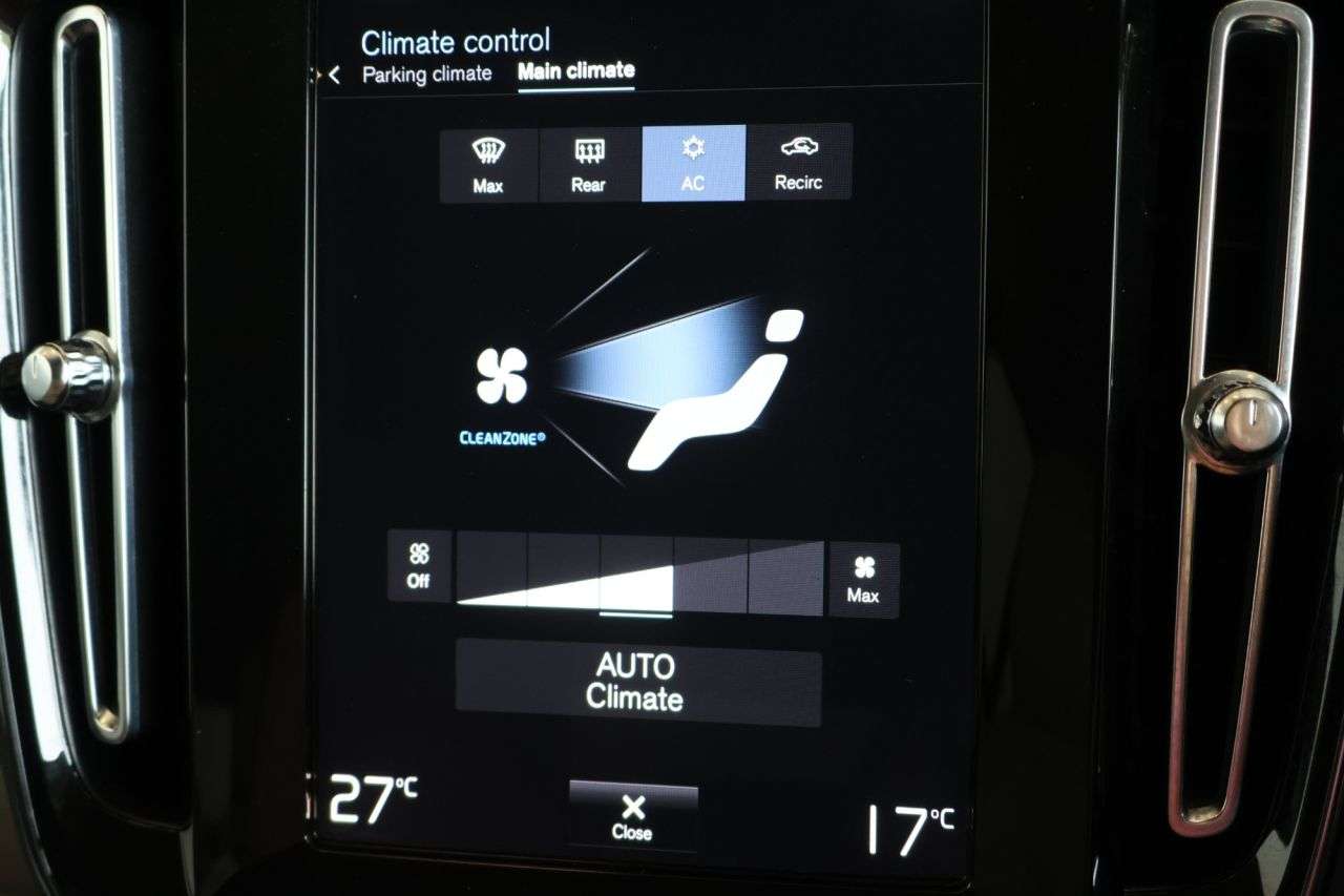 2021 VOLVO XC40 2021 VOLVO XC40