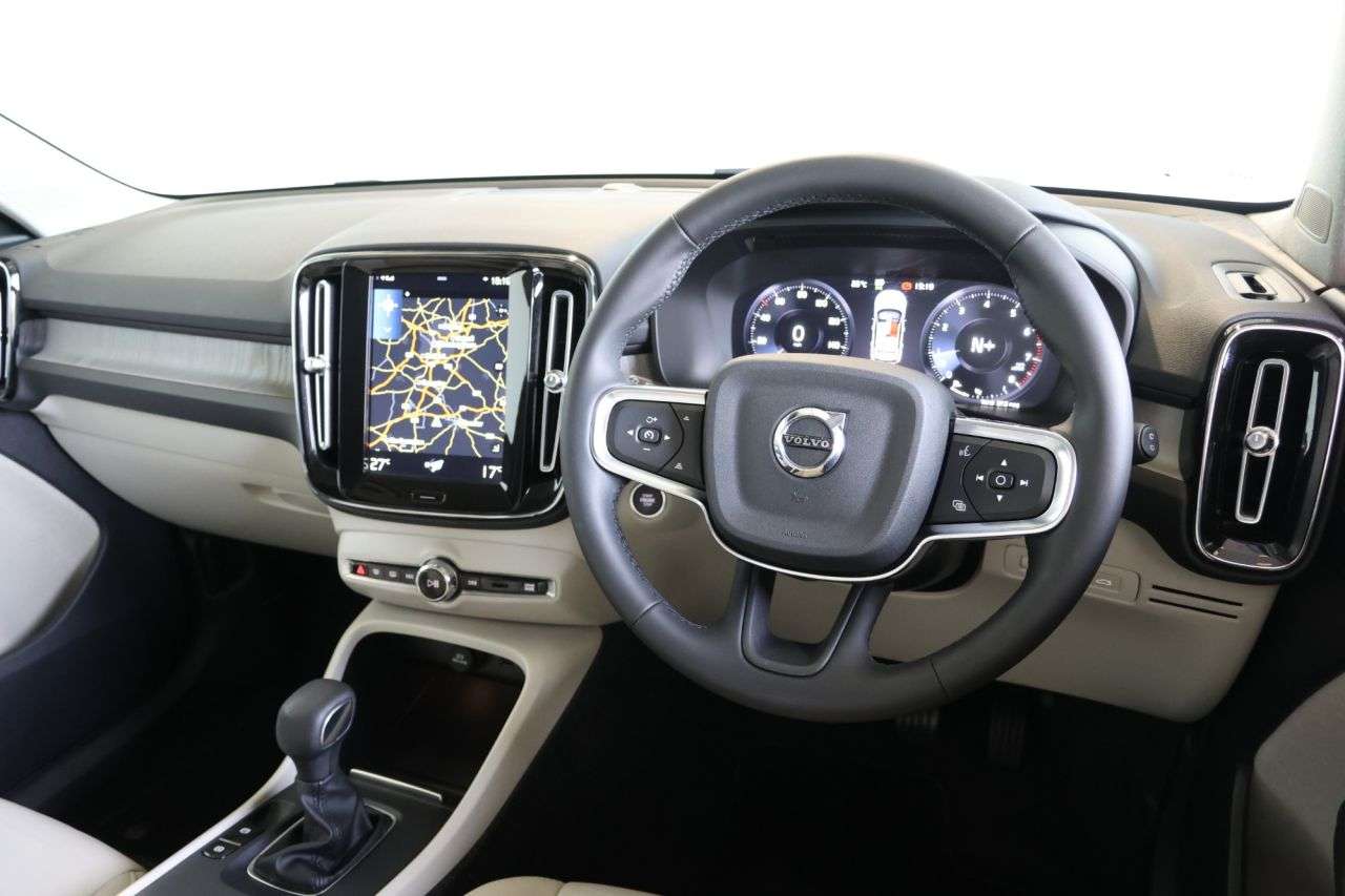 2021 VOLVO XC40 2021 VOLVO XC40