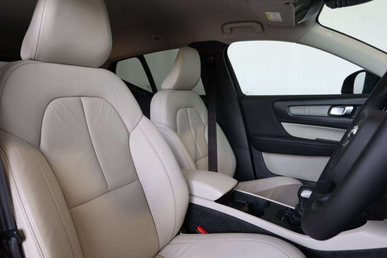 2021 VOLVO XC40 2021 VOLVO XC40
