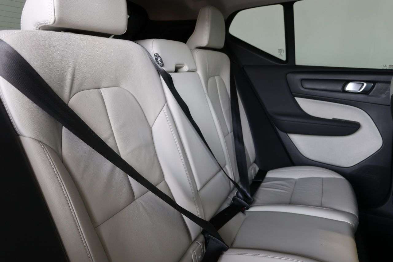 2021 VOLVO XC40 2021 VOLVO XC40
