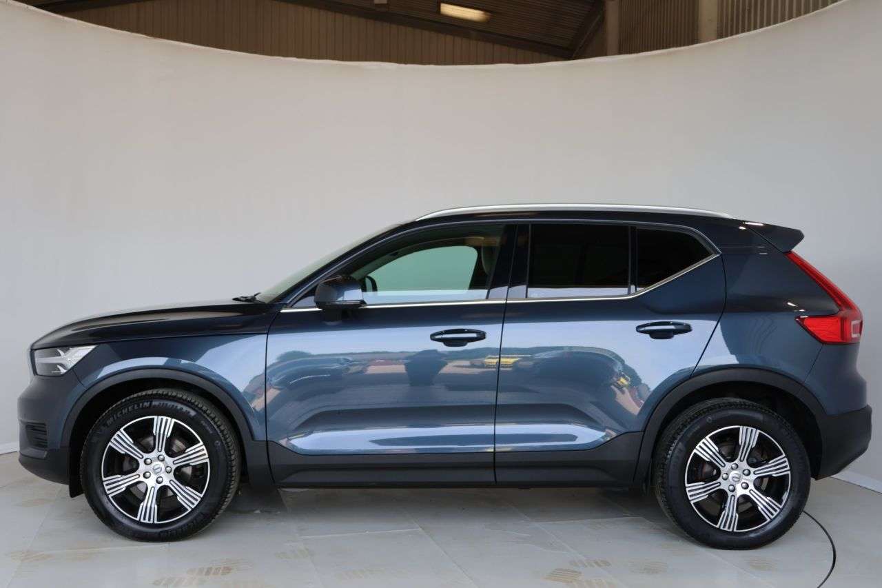 2021 VOLVO XC40 2021 VOLVO XC40
