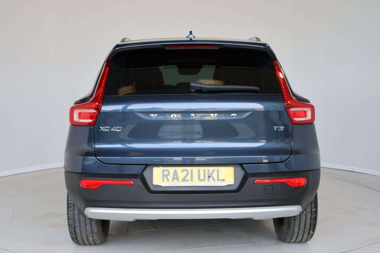 2021 VOLVO XC40 2021 VOLVO XC40