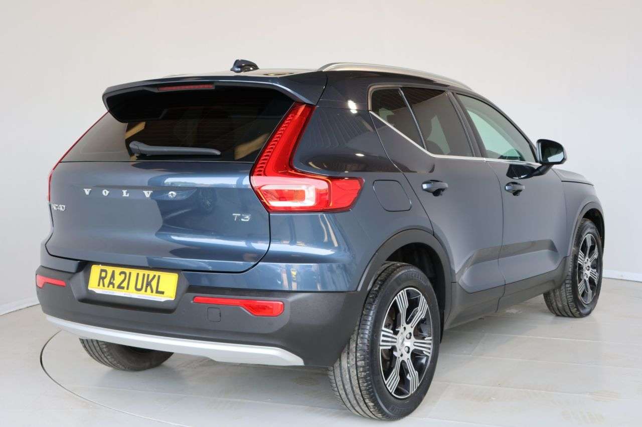 2021 VOLVO XC40 2021 VOLVO XC40