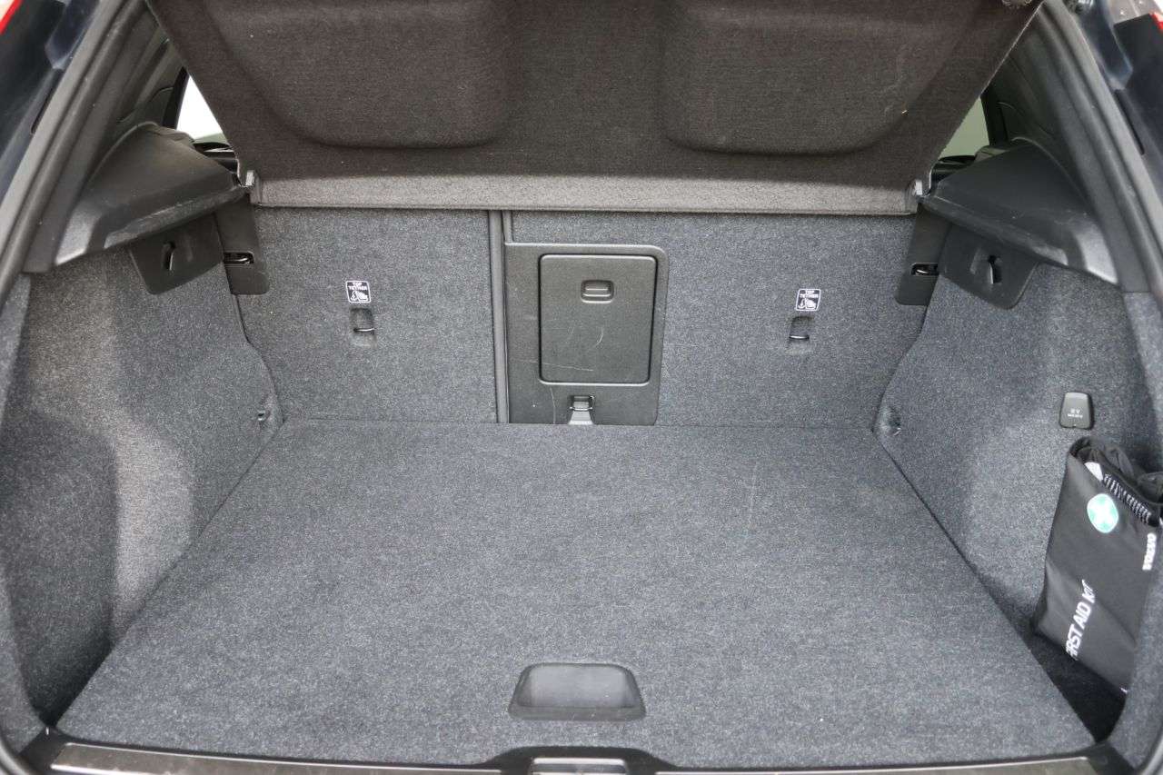 2021 VOLVO XC40 2021 VOLVO XC40