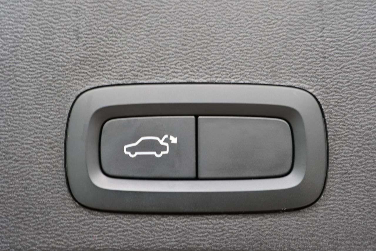 2022 VOLVO XC40 2022 VOLVO XC40