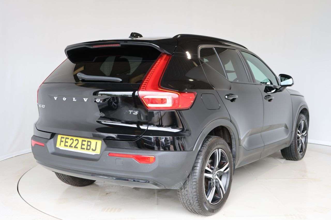 2022 VOLVO XC40 2022 VOLVO XC40