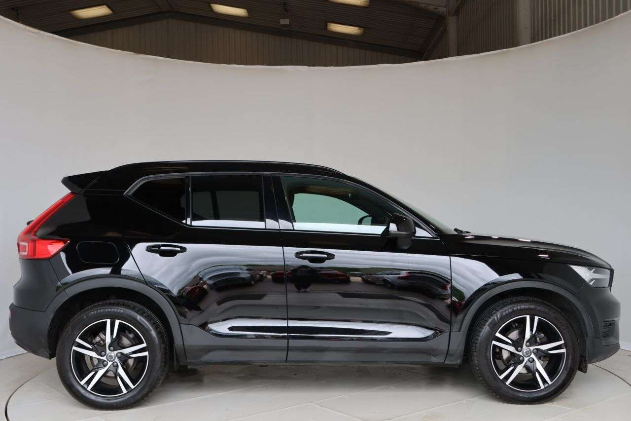 A 2022 VOLVO XC40 1.5 T3 R-Design SUV 5dr Petrol Auto Euro 6 (s/s) (163 ps) FREE DELIVERY WIT A 2022 VOLVO XC40 1.5 T3 R-Design SUV 5dr Petrol Auto Euro 6 (s/s) (163 ps) FREE DELIVERY WIT