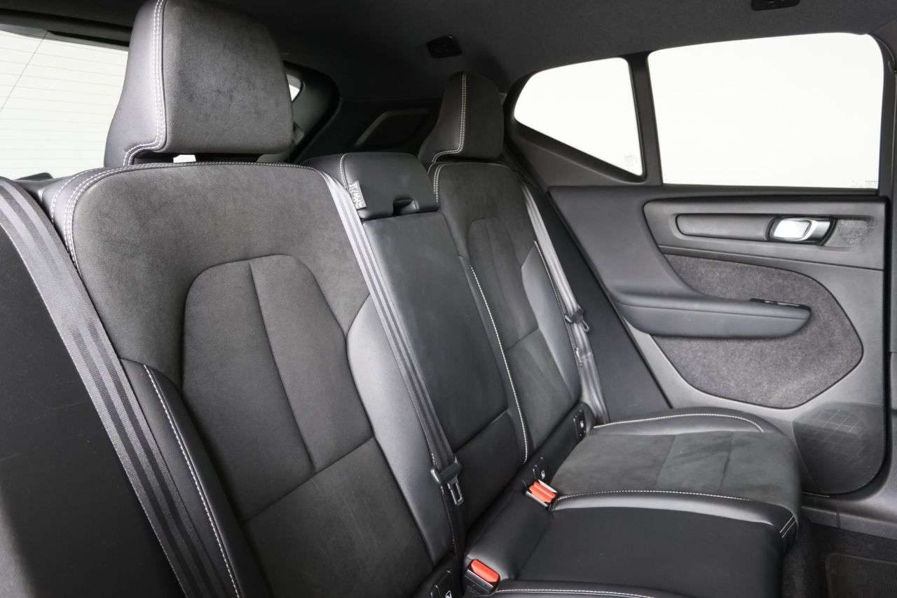 2022 VOLVO XC40 2022 VOLVO XC40