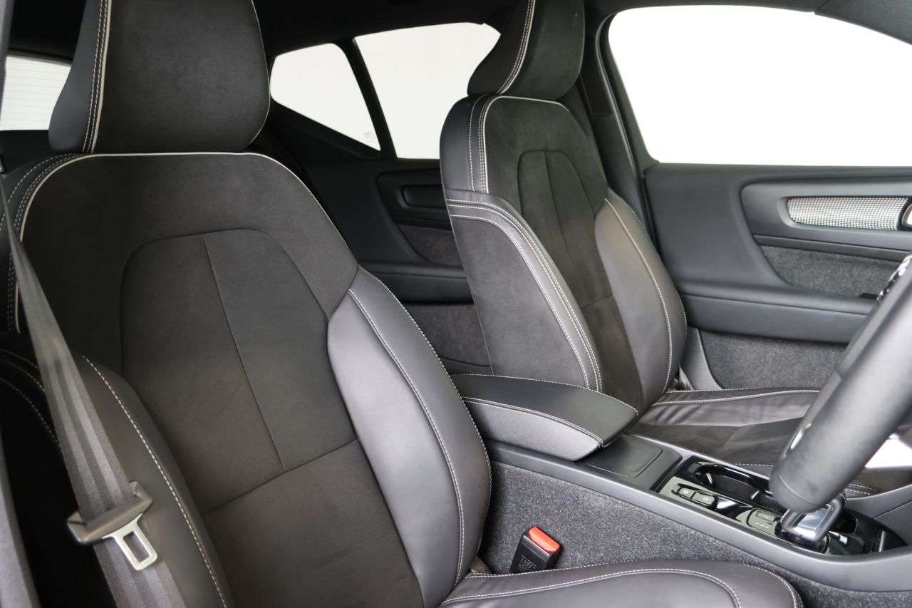 2022 VOLVO XC40 2022 VOLVO XC40