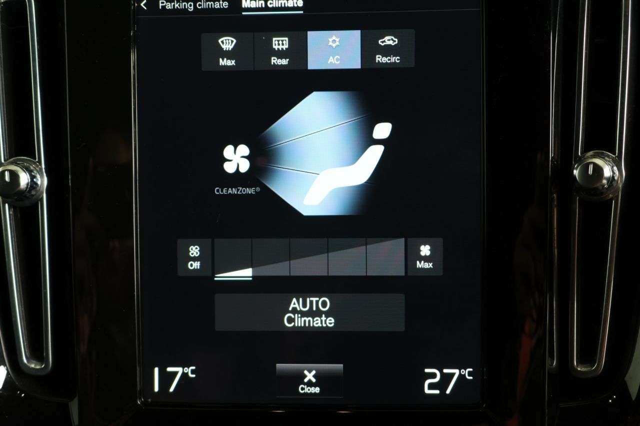 2022 VOLVO XC40 2022 VOLVO XC40