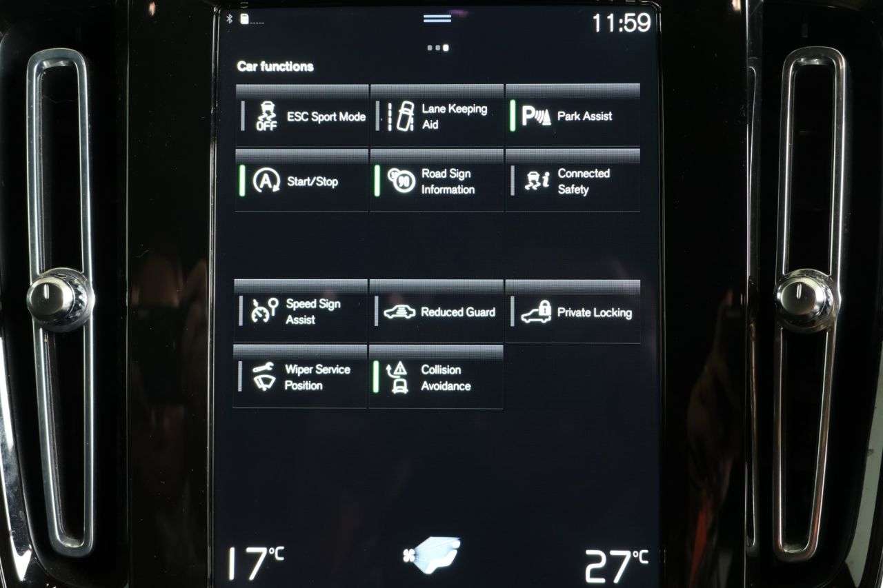 2022 VOLVO XC40 2022 VOLVO XC40