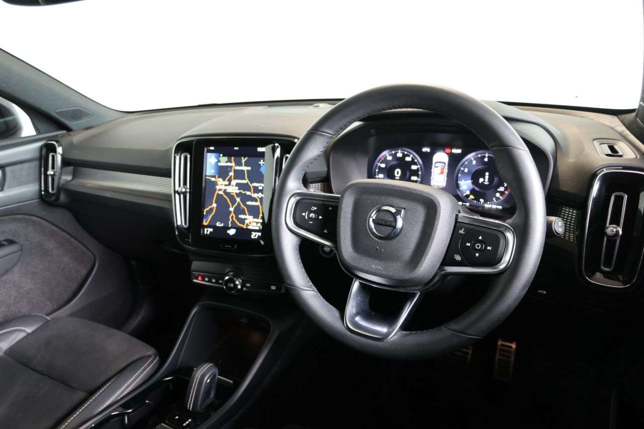 2022 VOLVO XC40 2022 VOLVO XC40