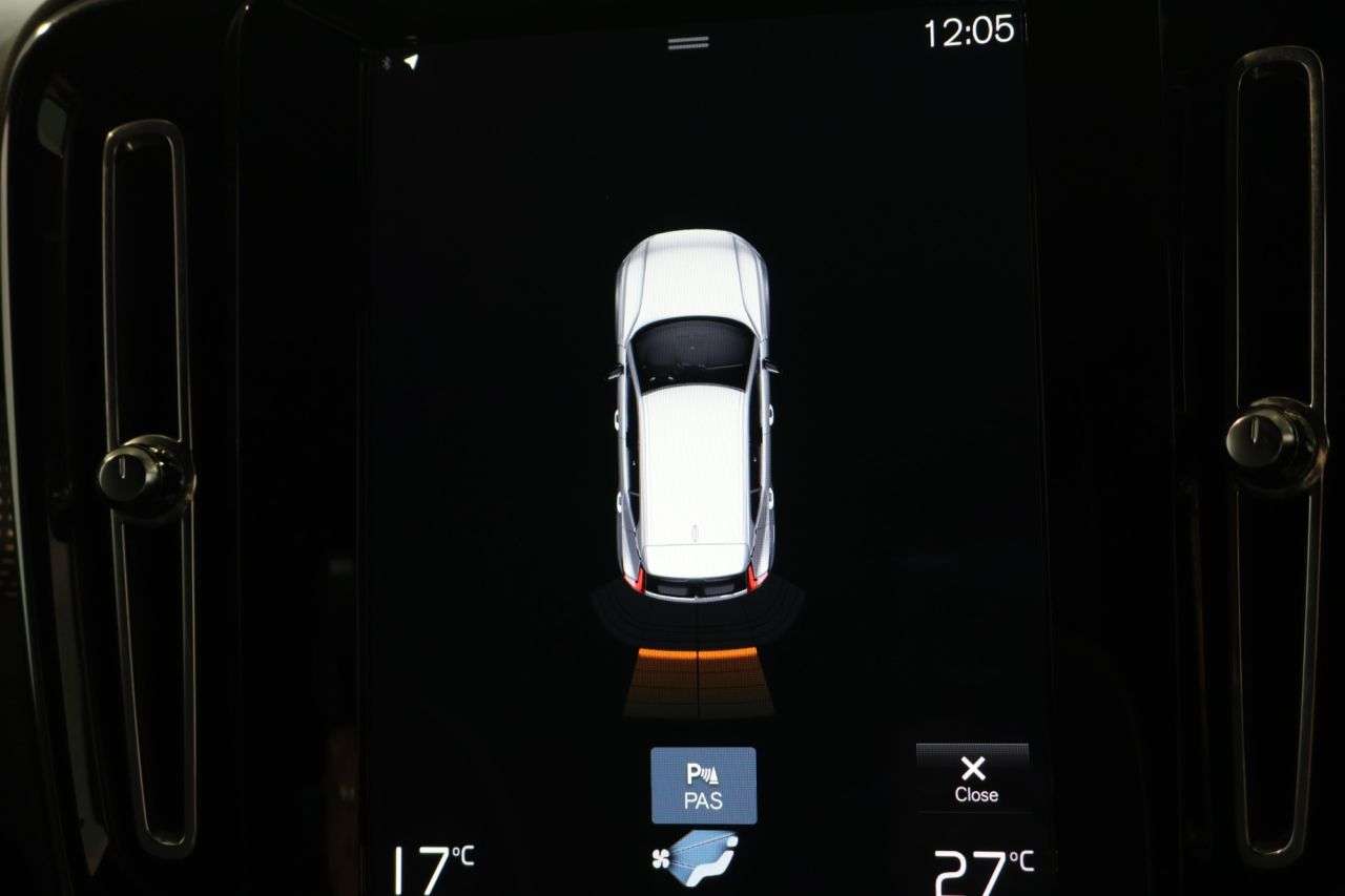 2022 VOLVO XC40 2022 VOLVO XC40