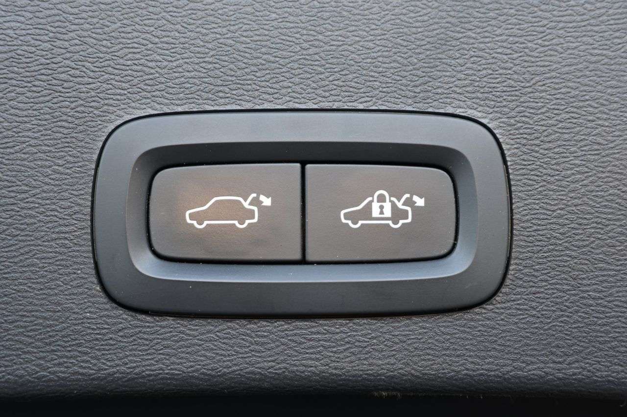 2022 VOLVO XC40 2022 VOLVO XC40