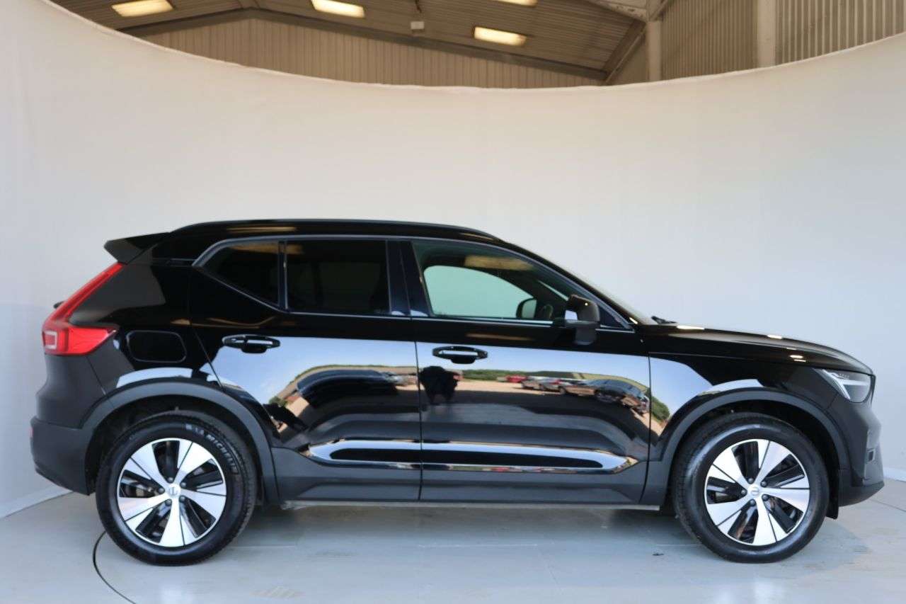 A 2022 VOLVO XC40 1.5h T4 Recharge 10.7kWh Plus SUV 5dr Petrol Plug-in Hybrid Auto Euro 6 (s/ A 2022 VOLVO XC40 1.5h T4 Recharge 10.7kWh Plus SUV 5dr Petrol Plug-in Hybrid Auto Euro 6 (s/