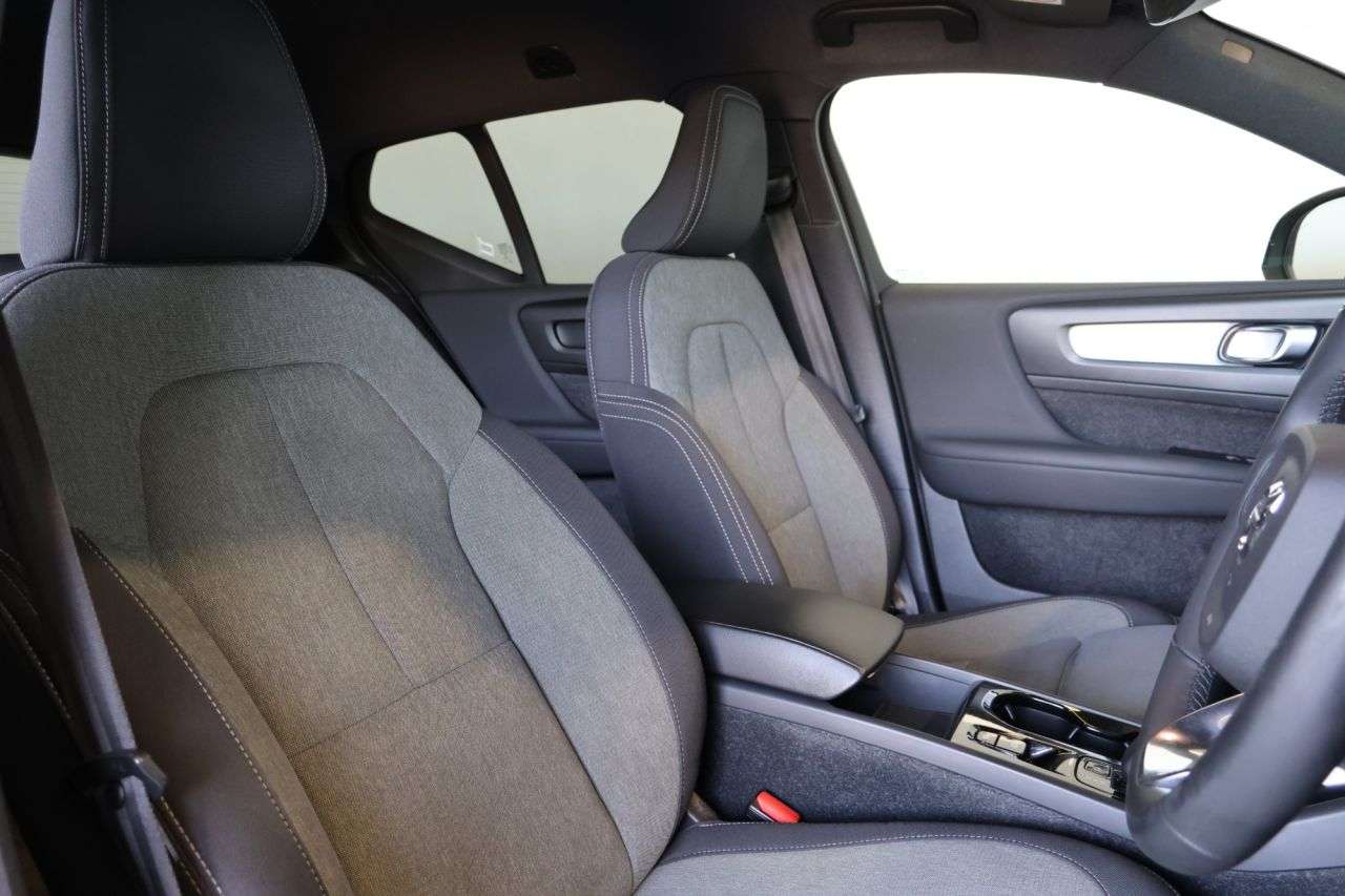 2022 VOLVO XC40 2022 VOLVO XC40