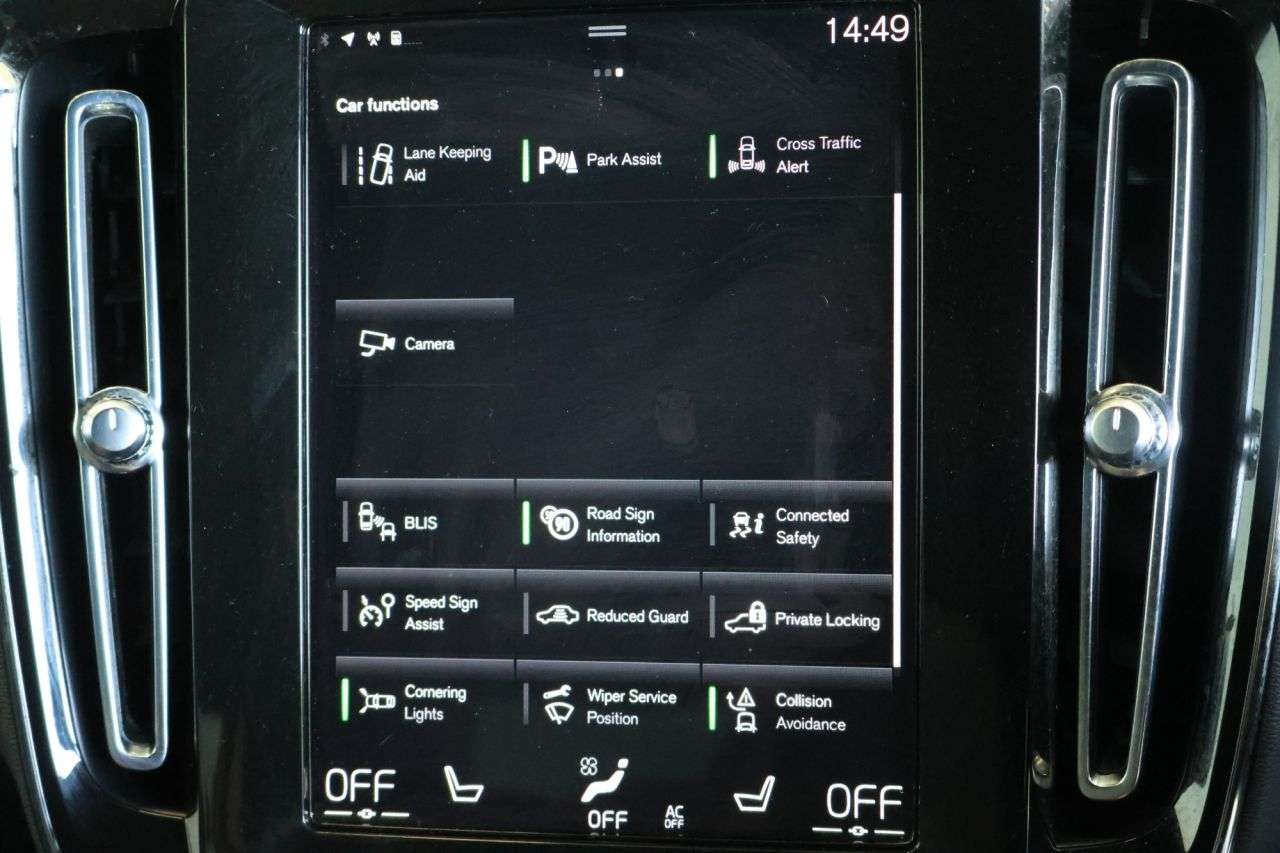 2022 VOLVO XC40 2022 VOLVO XC40