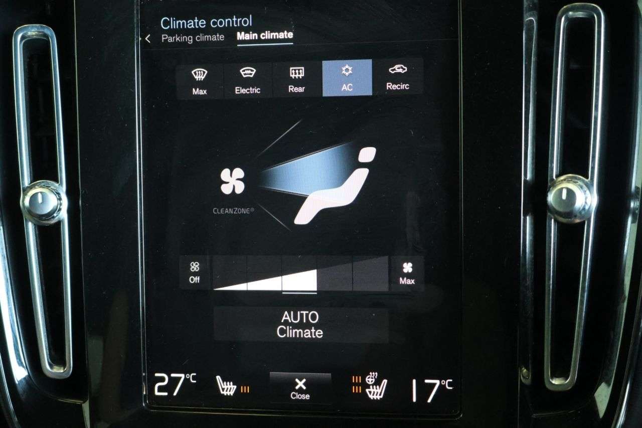 2022 VOLVO XC40 2022 VOLVO XC40
