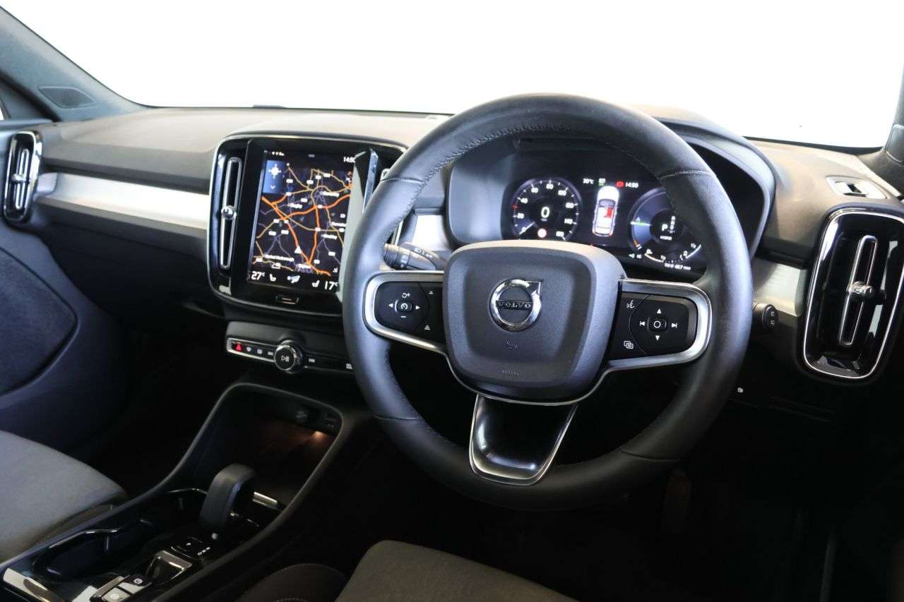 2022 VOLVO XC40 2022 VOLVO XC40