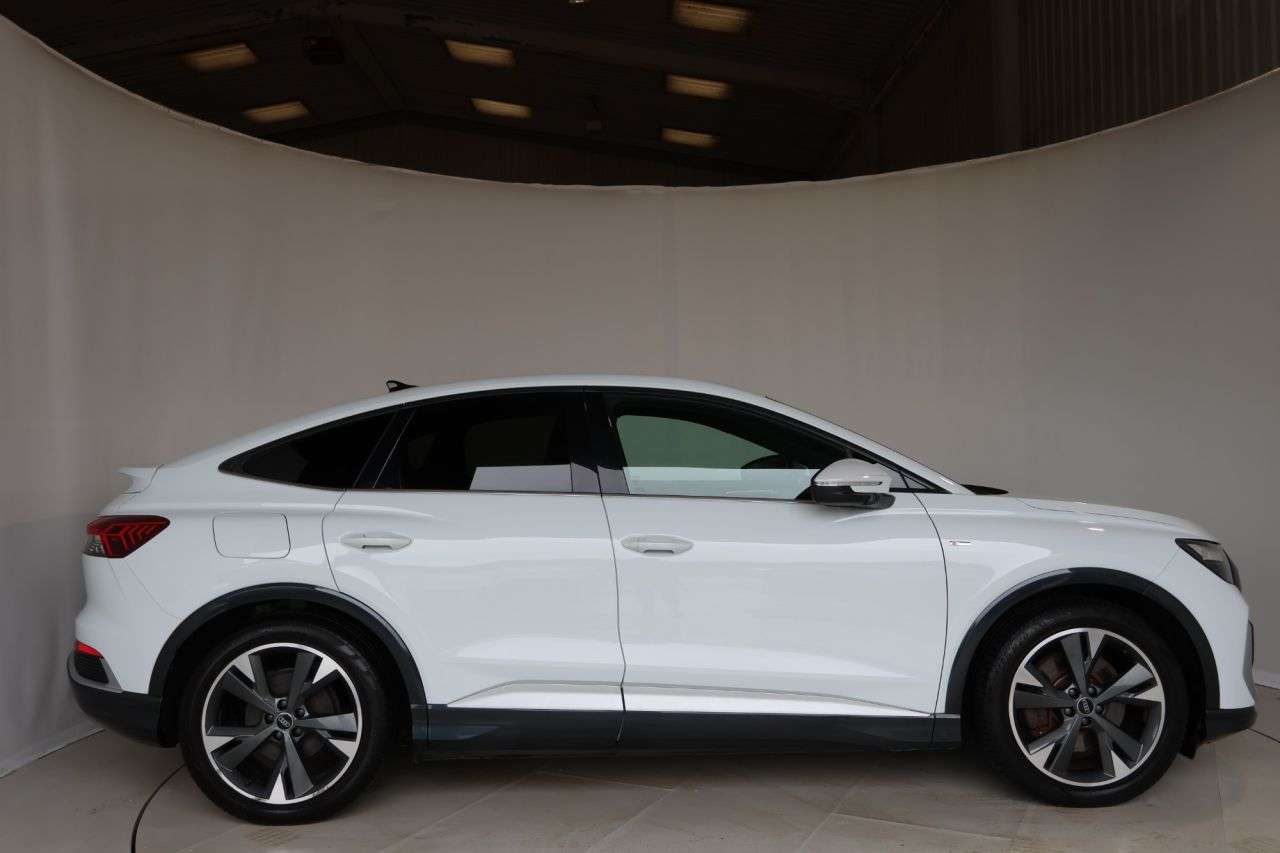 A 2022 AUDI Q4 E-TRON 40 S line Sportback 5dr Electric Auto 82kWh (204 ps) APPLE CAR PLAY + SONOS A 2022 AUDI Q4 E-TRON 40 S line Sportback 5dr Electric Auto 82kWh (204 ps) APPLE CAR PLAY + SONOS
