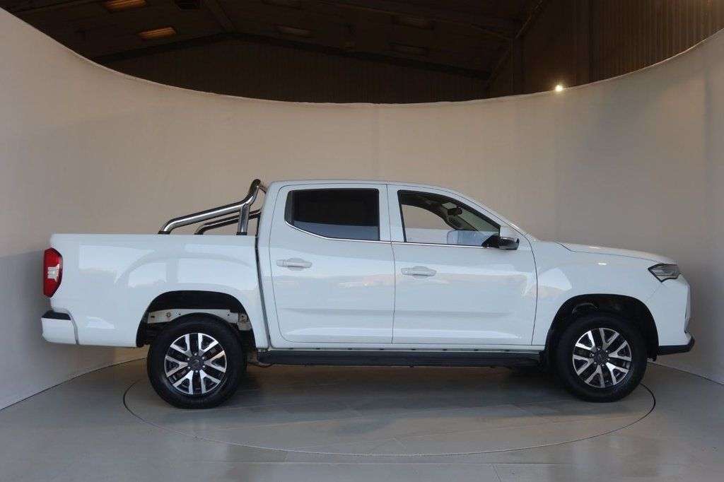 A 2023 MAXUS T90EV 88.5kWh Elite Pickup Double Cab 4dr Electric Auto RWD (177 ps) MANUFACTURER A 2023 MAXUS T90EV 88.5kWh Elite Pickup Double Cab 4dr Electric Auto RWD (177 ps) MANUFACTURER
