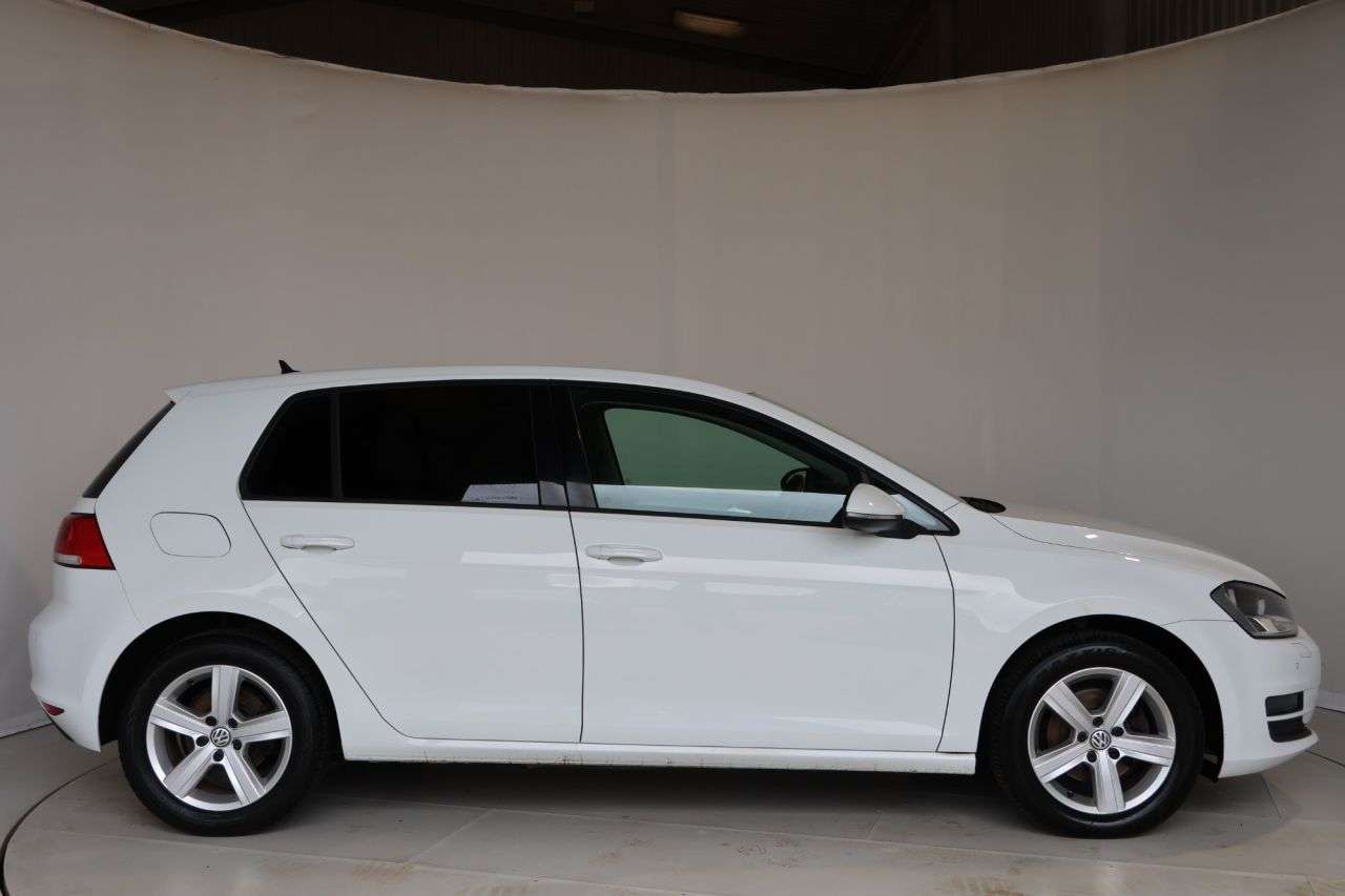 A 2016 VOLKSWAGEN GOLF 1.4 TSI BlueMotion Tech Match Edition Hatchback 5dr Petrol Manual Euro 6 (s A 2016 VOLKSWAGEN GOLF 1.4 TSI BlueMotion Tech Match Edition Hatchback 5dr Petrol Manual Euro 6 (s