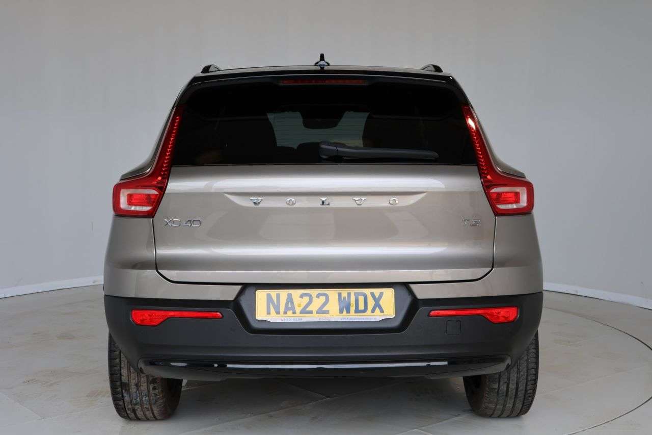 2022 VOLVO XC40 2022 VOLVO XC40