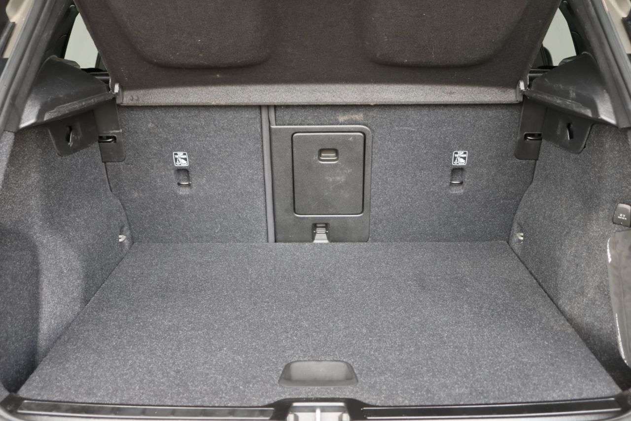 2022 VOLVO XC40 2022 VOLVO XC40