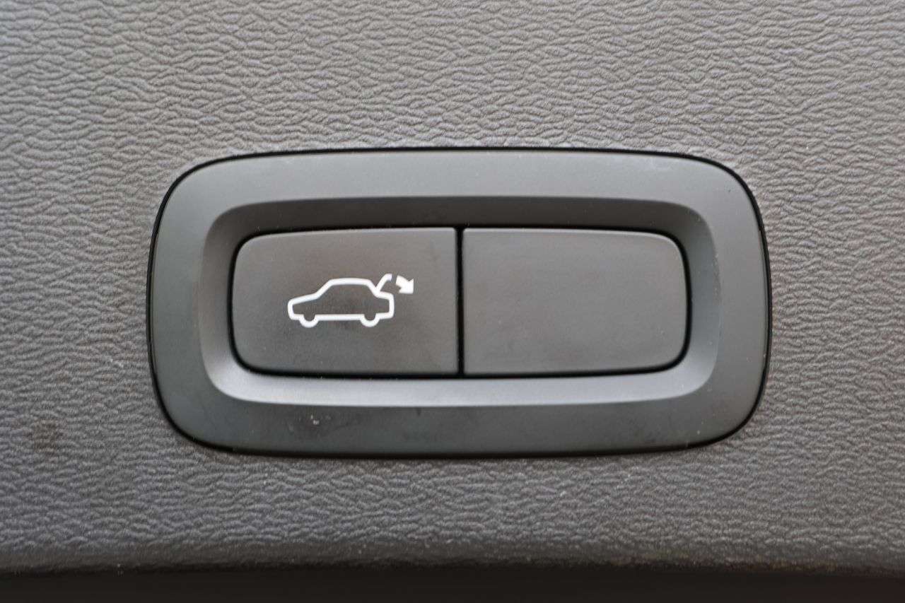 2022 VOLVO XC40 2022 VOLVO XC40
