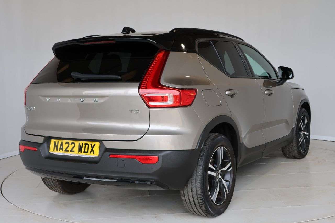 2022 VOLVO XC40 2022 VOLVO XC40