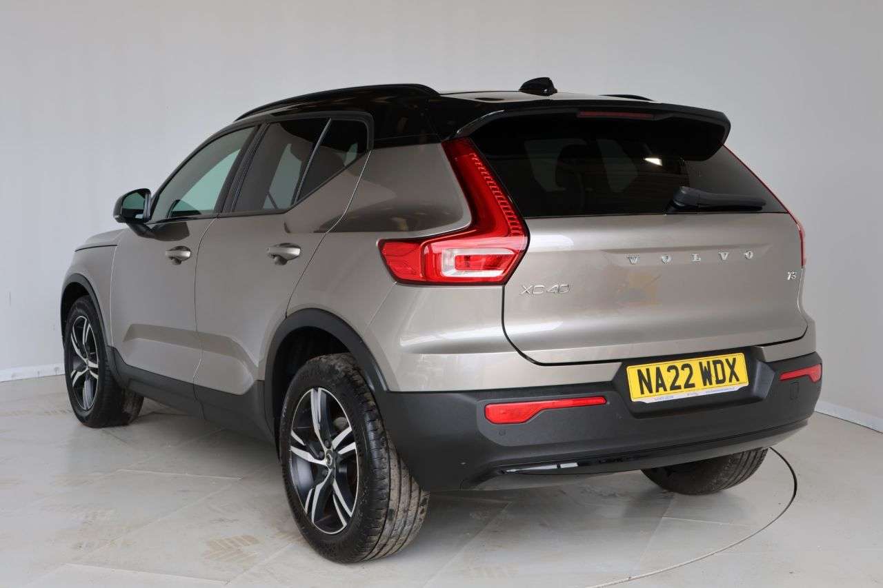 2022 VOLVO XC40 2022 VOLVO XC40