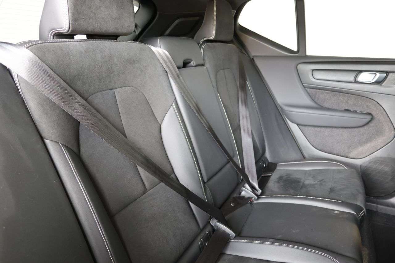 2022 VOLVO XC40 2022 VOLVO XC40