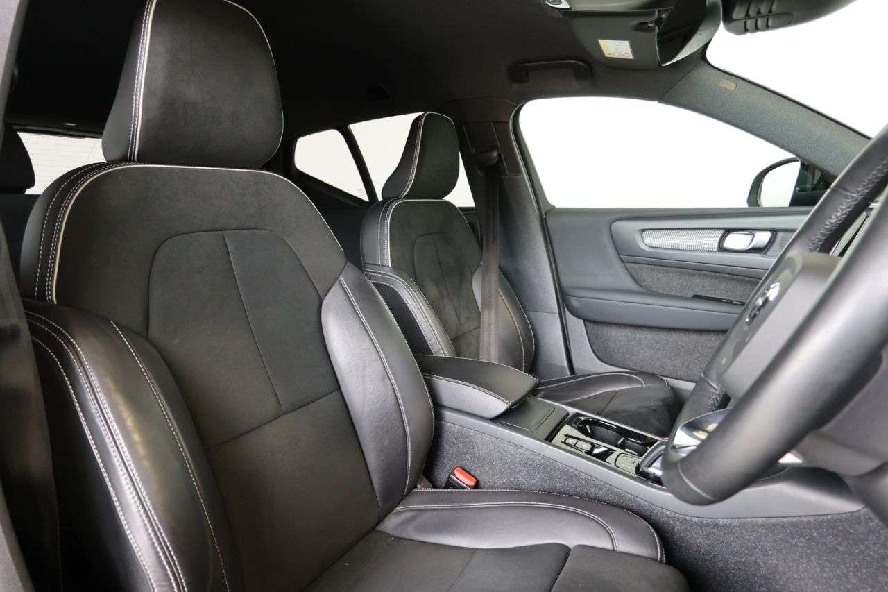 2022 VOLVO XC40 2022 VOLVO XC40